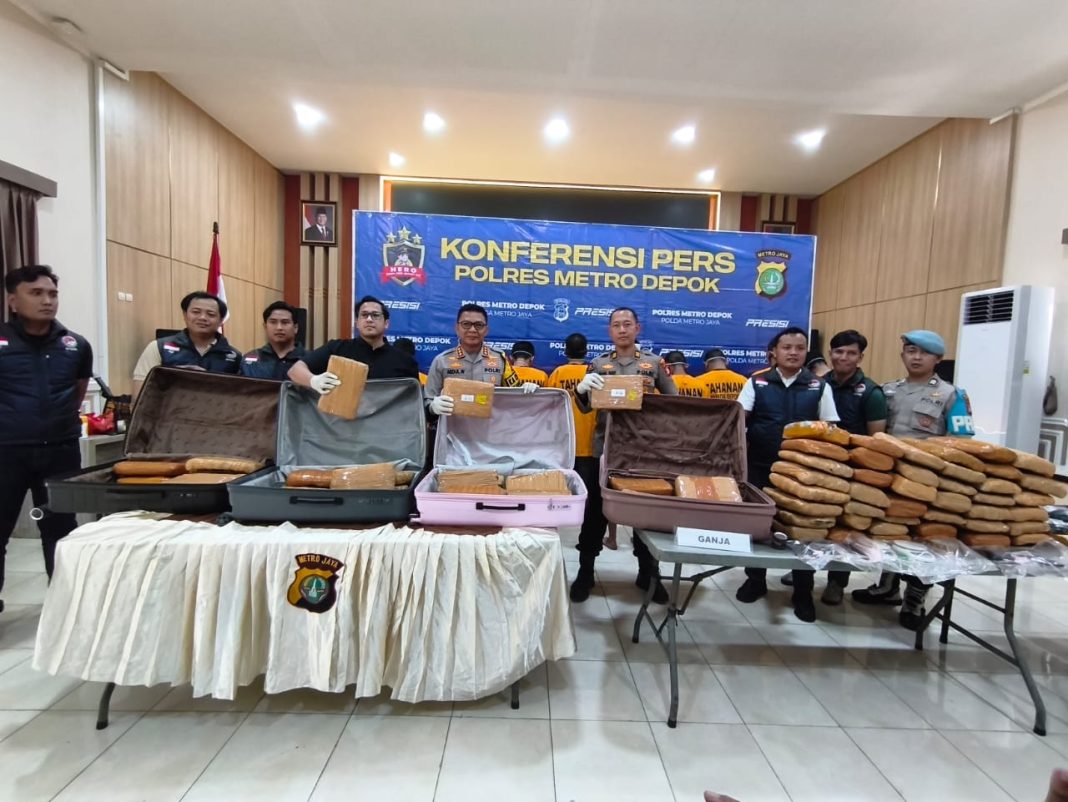 Polres Metro Depok Bongkar Sindikat Ganja Antar Kota: 78 Kg Ganja Disembunyikan Dalam Koper